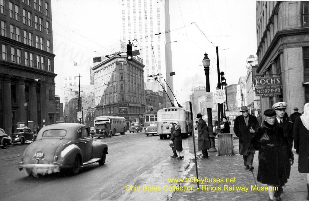 usa_m_akr_twin_01_mainbowery_irm_ss_010.jpg