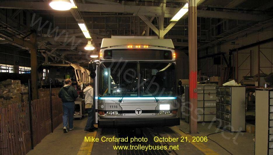 usa_m_bos_neoplan_1116_watertownshop_20061021_01_mcro.jpg