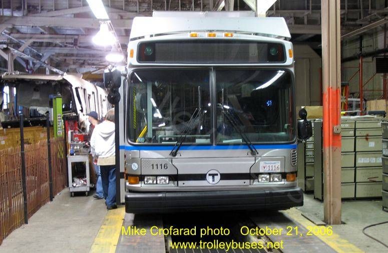 usa_m_bos_neoplan_1116_watertownshop_20061021_02_mcro.jpg