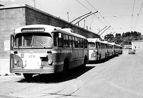 can_m_cgy_brill_470_busbarn.jpg