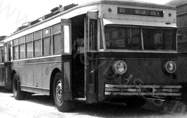 usa_m_chi_1stgen_118_northavecarhouse.jpg