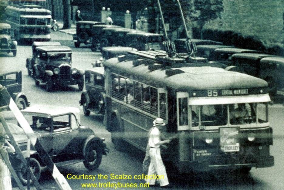 usa_m_chi_1stgen_twinonrt85centralave_1932_ss.jpg