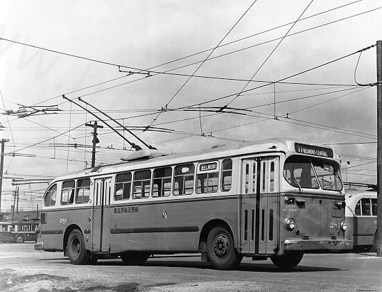 usa_m_chi_brill_9281_northavecarhouse.jpg