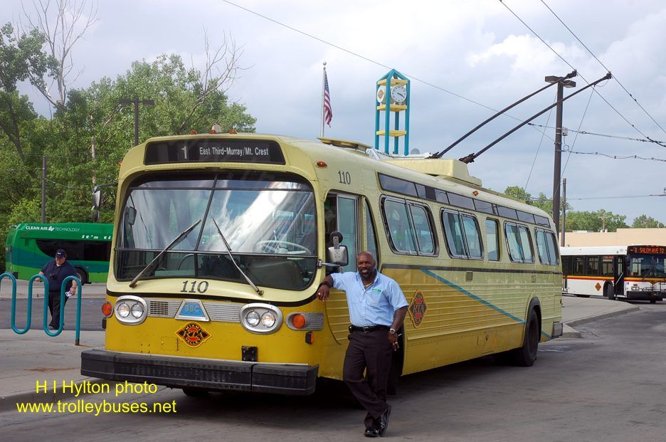 usa_m_day_bbc110fantrip_302_110_johnnywilliams_westownhub_20100522_hh.jpg