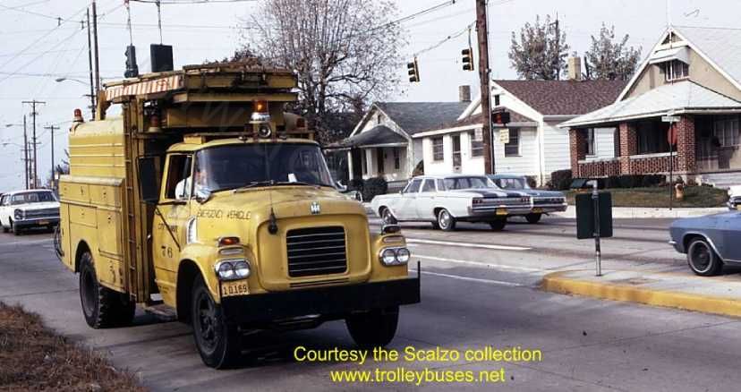 usa_m_day_misc_linetruck76_thirdbroadway_197111_ss.jpg