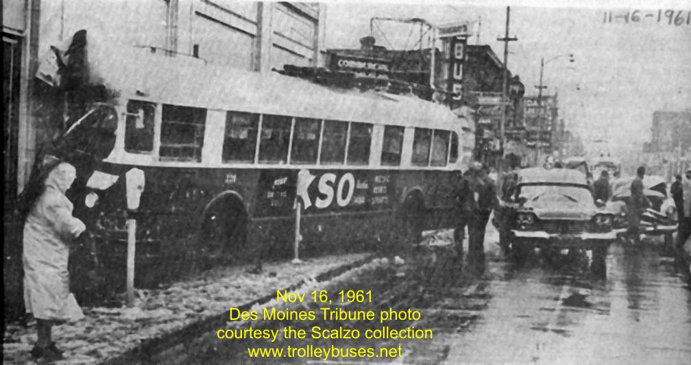 usa_m_dsm_brill_226_accident11thlocust_19611116_desnmoinestribune_ss.jpg