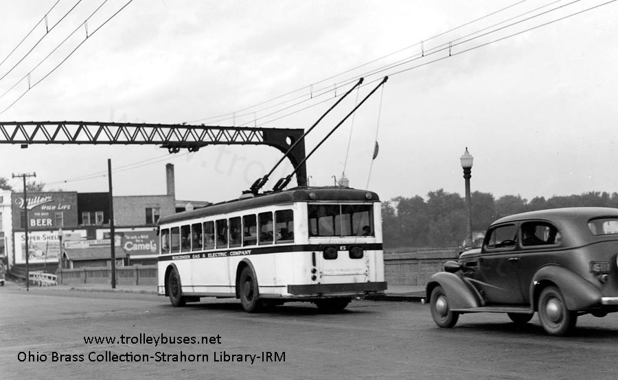 usa_m_enw_yellow_6_abouttocrossbridge_irm_ss.jpg
