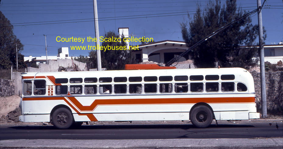 mex_m_gdl_mh_2009_camachobanderanacional_19771122_ss.jpg