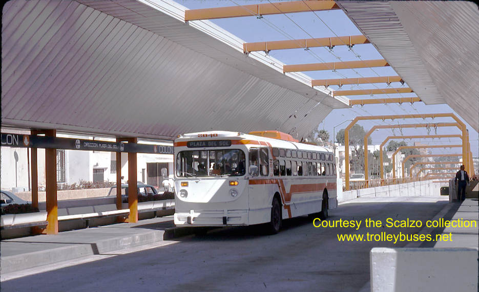 mex_m_gdl_mh_2040_colonmetroestacion_19770201_ss.jpg