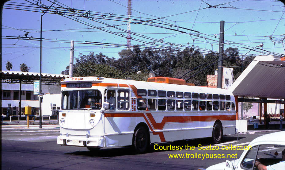 mex_m_gdl_mh_2063_colonmetroestacion_19771121_ss.jpg