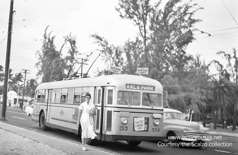 usa_m_hnl_brill_554_waikikiloop_195702_ss.jpg