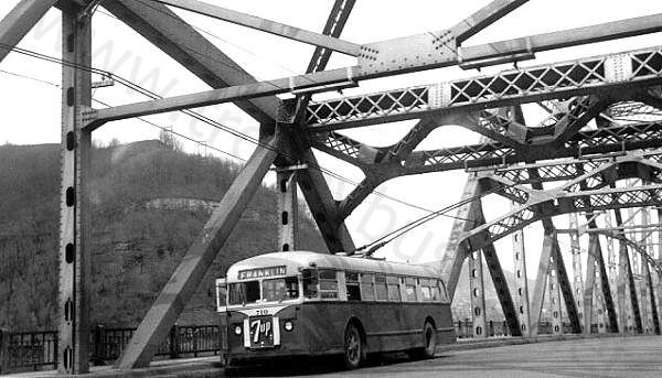 usa_m_jst_brill_710_mapleavebridgebw_19650404_bv.jpg