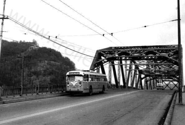 usa_m_jst_mh_742_mapleavebridgebw_bv.jpg
