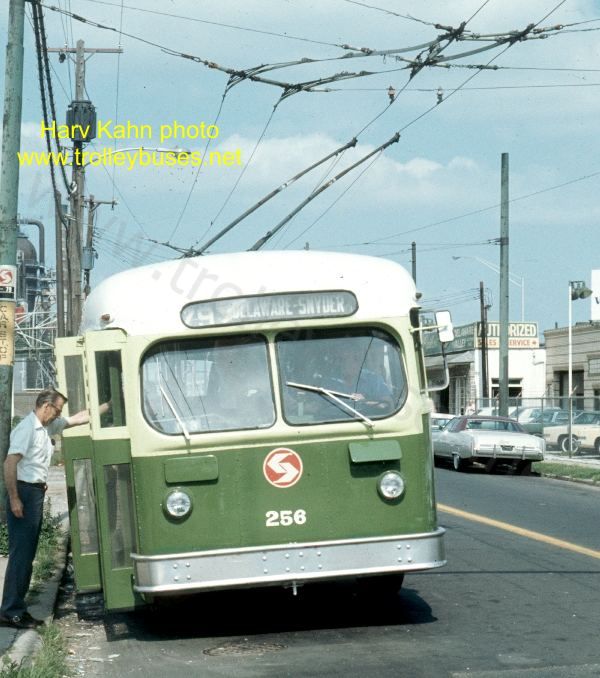 usa_m_phl_brill_256_02_19760717_harvk.jpg