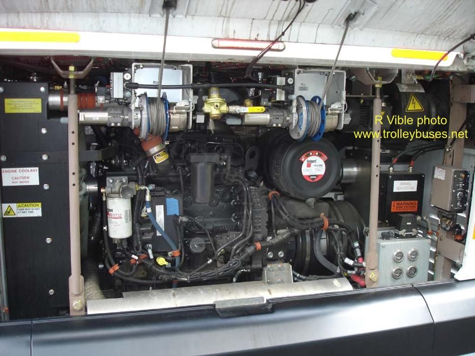 usa_m_phl_newflyer_805_enginecompartment_20080601_rvible.jpg