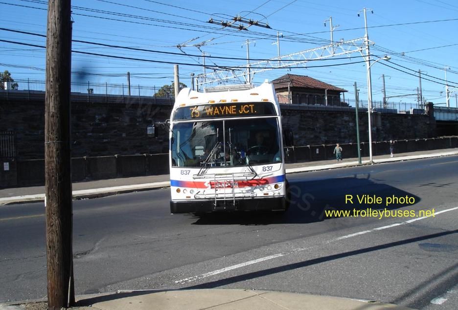 usa_m_phl_newflyer_837_windrimturningontogreene_20081019_rvible.jpg