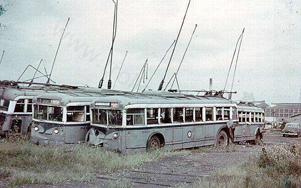 usa_m_psct_yellow_001_waitingtobescrapped.jpg