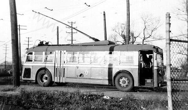 usa_m_psct_yellow_019_newark_bv.jpg