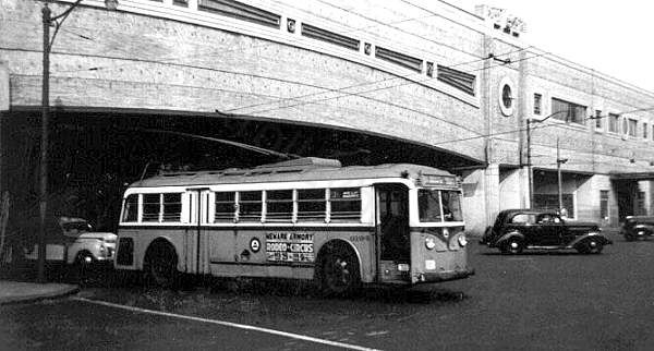 usa_m_psct_yellow_021_newark_bv.jpg