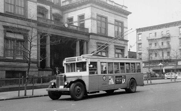 usa_m_psct_yellow_034_newark_bv.jpg
