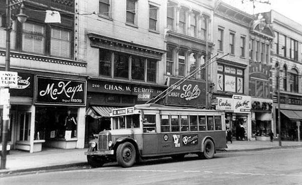 usa_m_psct_yellow_036_newark_bv.jpg