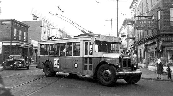 usa_m_psct_yellow_040_newark_bv.jpg