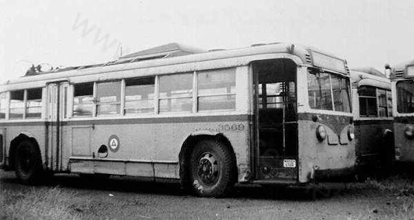 usa_m_psct_yellow_3569_newark_bv.jpg