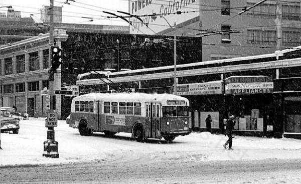 usa_m_sea_twin_02_inthesnow.jpg