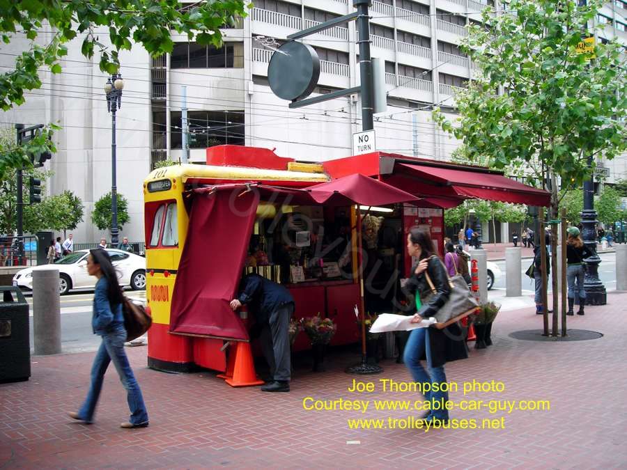 usa_m_sfo_misc_trolleybusflowerstand_marketspear_02_jtccg.jpg