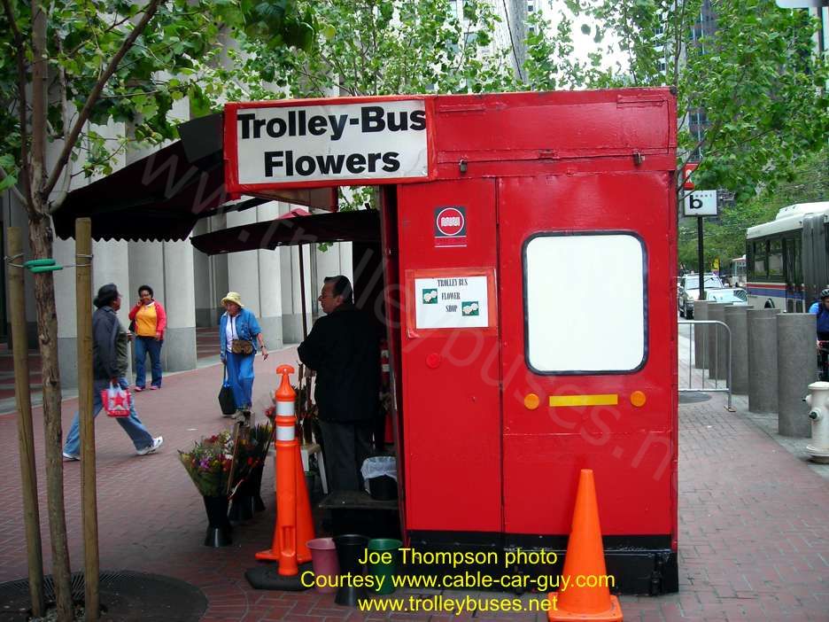 usa_m_sfo_misc_trolleybusflowerstand_marketspear_04_jtccg.jpg