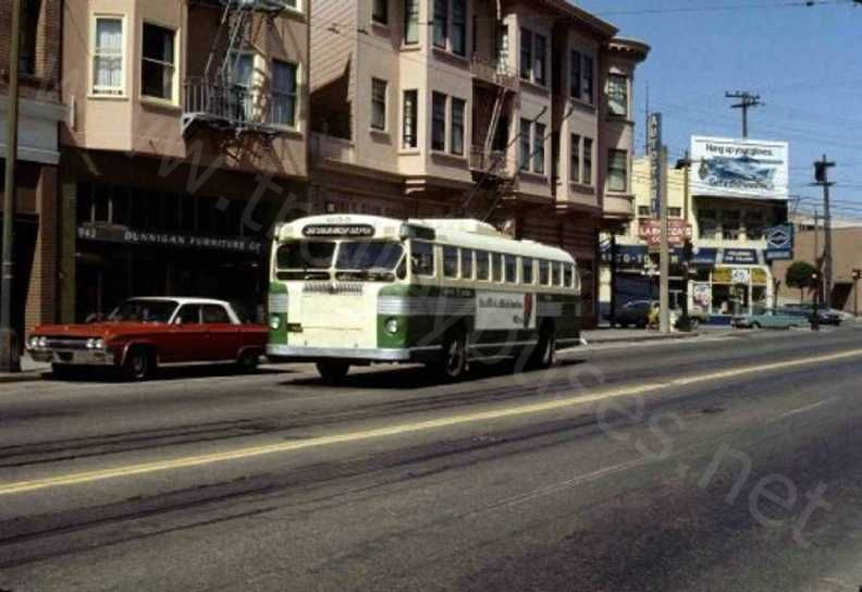 usa_m_sfo_twin_655_columbusave_196904_hp.jpg