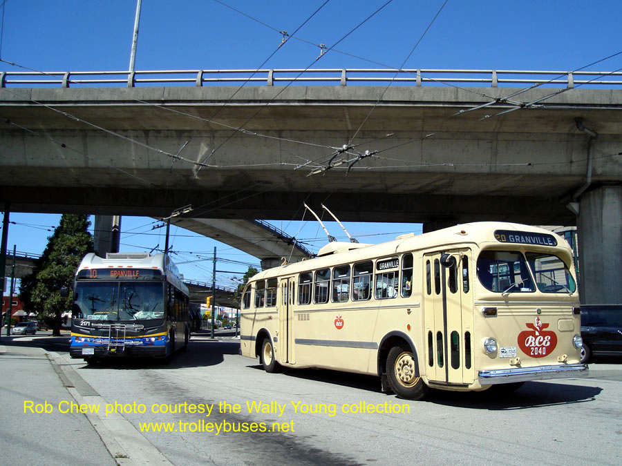 can_m_van_ftbrill_2040_newflyer_2171_marpoleloop_20070819_robchewwy.jpg