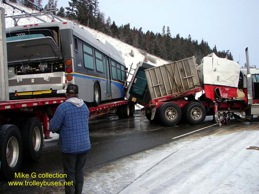 can_m_van_newflyer_2131_2140_accidenthwy5coquihalaatlarsonhill_20061127.jpg